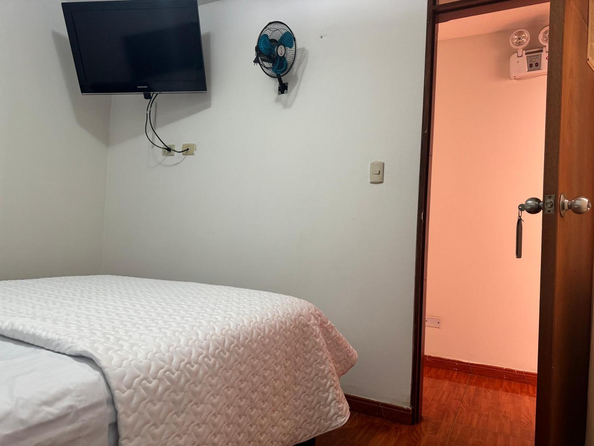 Hotel Puerto Bayovar Mala Esterno foto